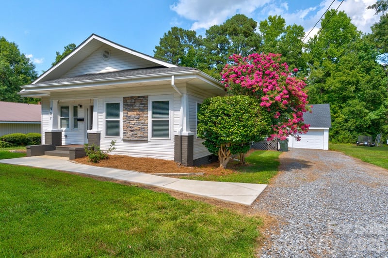 507 Elm St, Cherryville, NC 28021