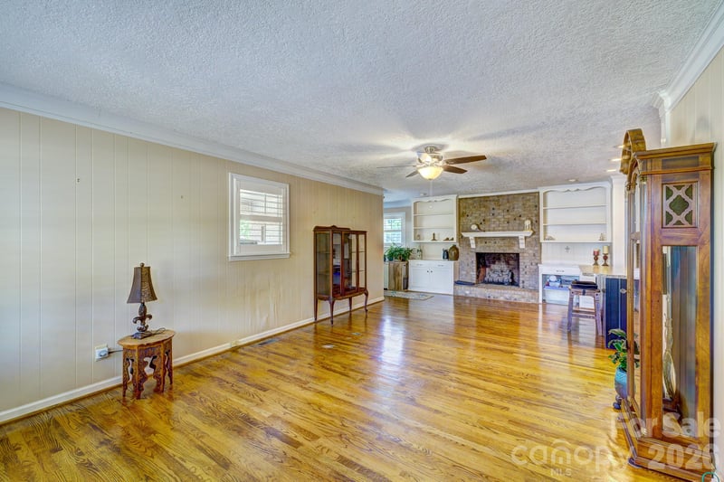 1014 Ranbar St, Cherryville, NC 28021