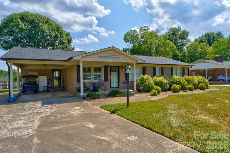 1014 Ranbar St, Cherryville, NC 28021