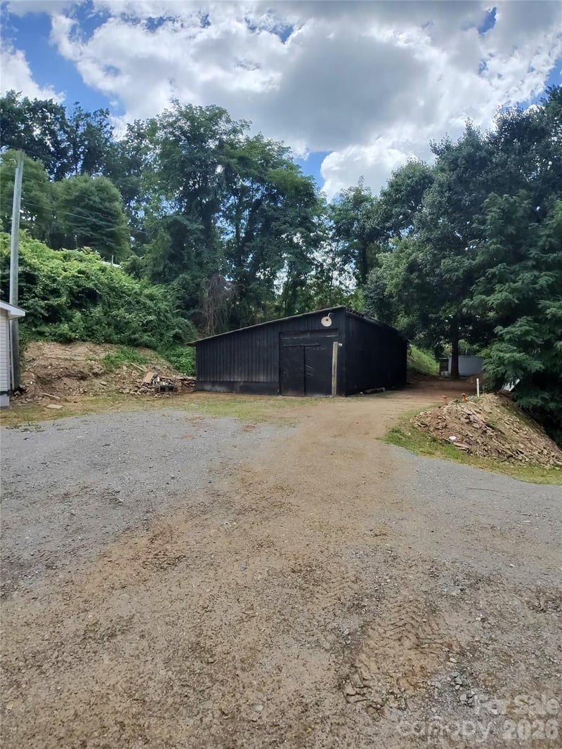 9999 P J Dr, Waynesville, NC 28786