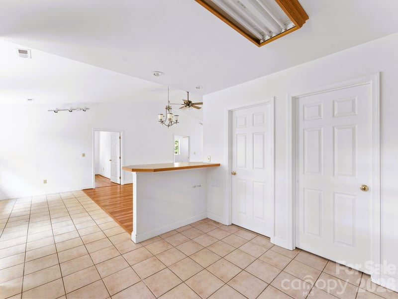 269 Pinewood Knoll Dr, Hendersonville, NC 28739