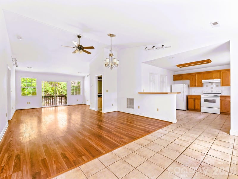 269 Pinewood Knoll Dr, Hendersonville, NC 28739