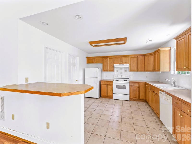 269 Pinewood Knoll Dr, Hendersonville, NC 28739