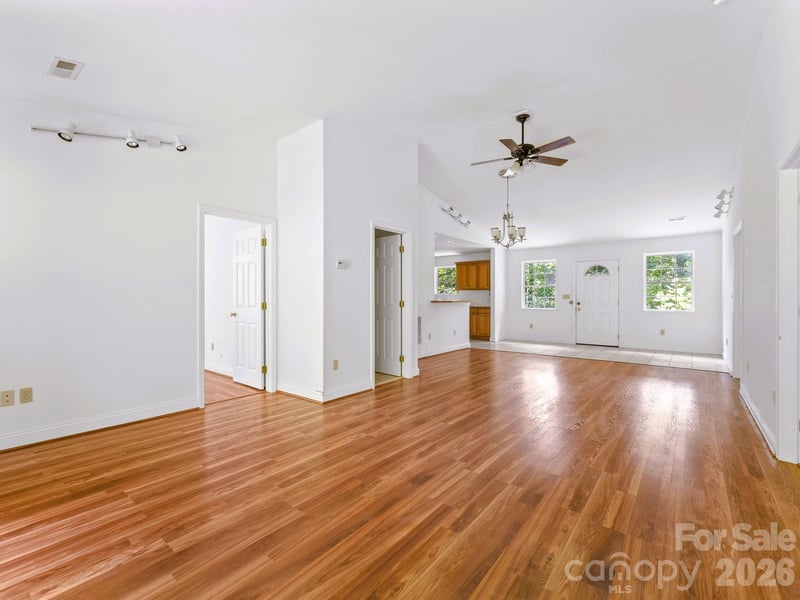 269 Pinewood Knoll Dr, Hendersonville, NC 28739