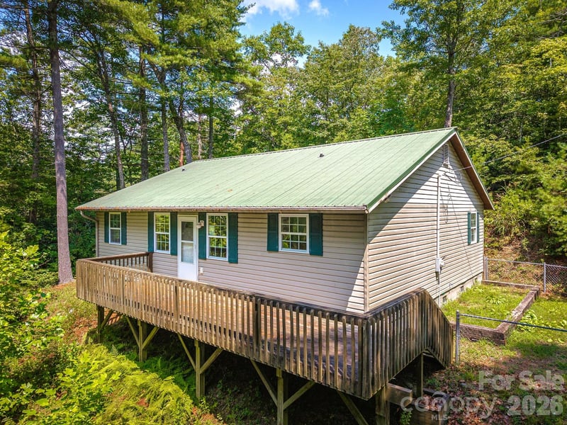 269 Pinewood Knoll Dr, Hendersonville, NC 28739