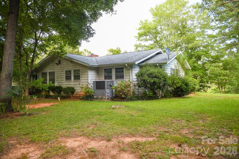 616 Pineview Lakes Rd, Chester, SC 29706
