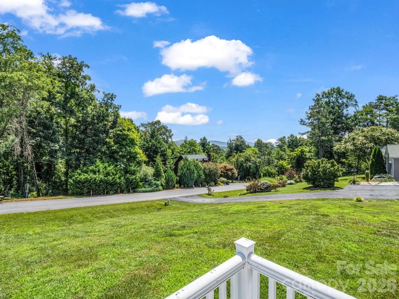 355 Hidden Meadow Dr, Hendersonville, NC 28792