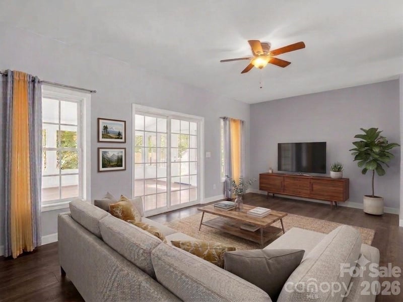 355 Hidden Meadow Dr, Hendersonville, NC 28792