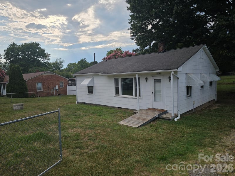 1515 16th Ave, Hickory, NC 28601