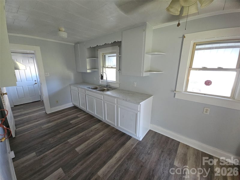 1515 16th Ave, Hickory, NC 28601