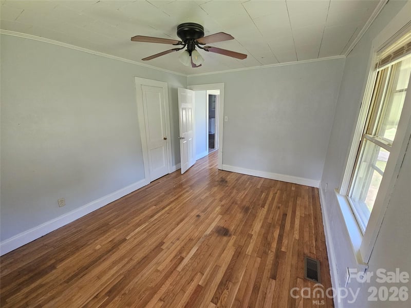 1515 16th Ave, Hickory, NC 28601