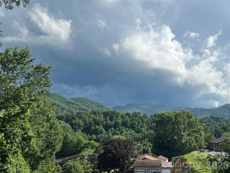 530 West Side Rd, Burnsville, NC 28714