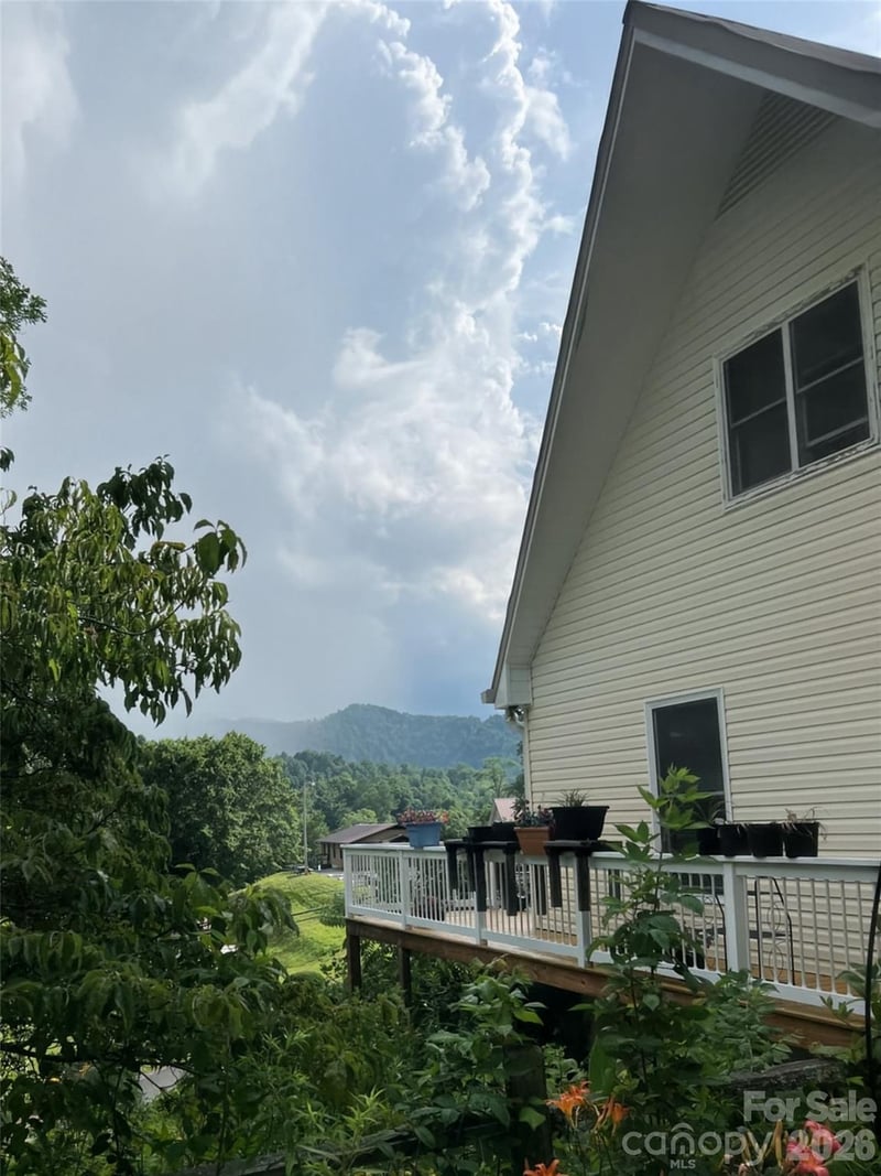 530 West Side Rd, Burnsville, NC 28714