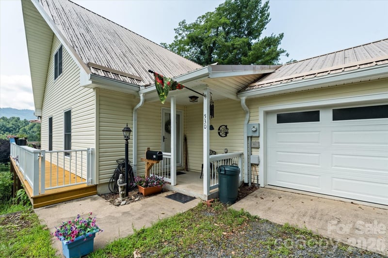 530 West Side Rd, Burnsville, NC 28714
