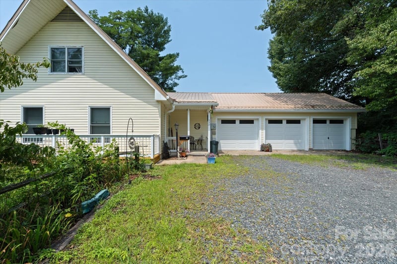 530 West Side Rd, Burnsville, NC 28714