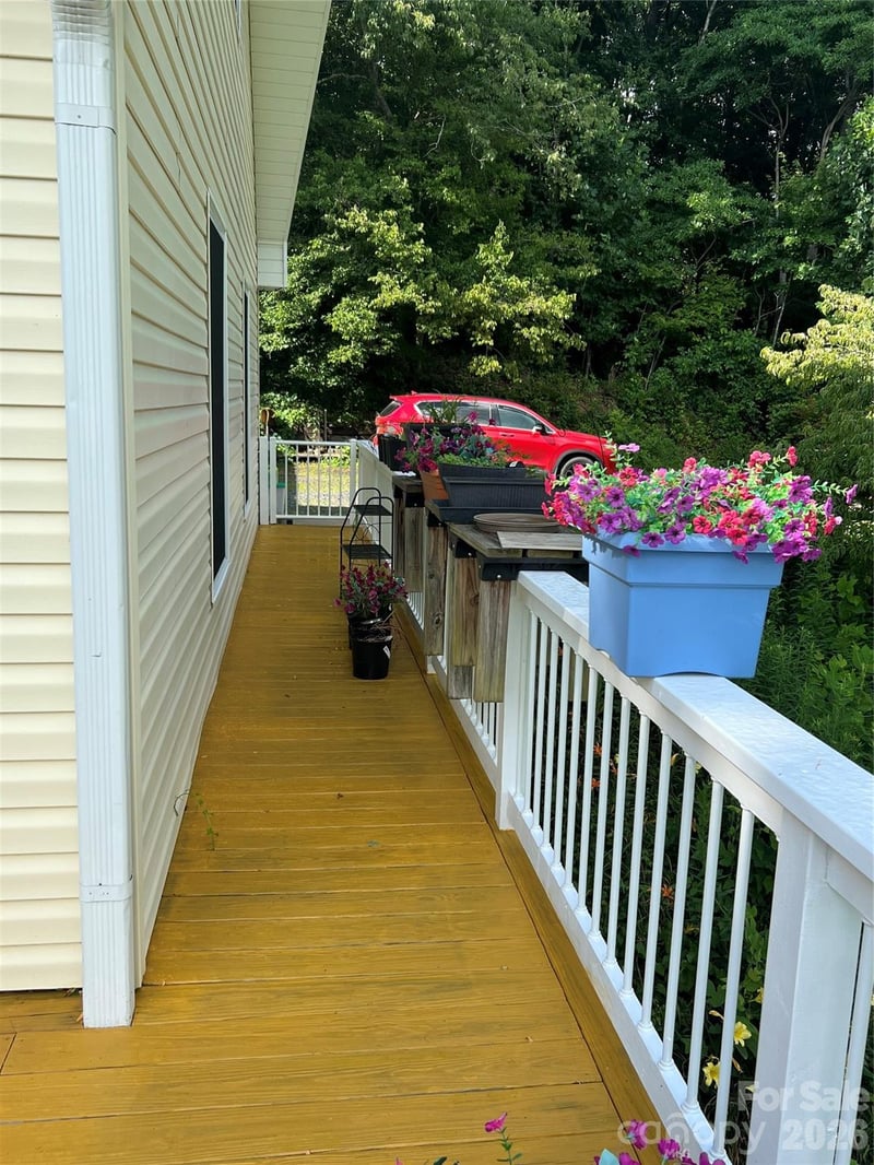 530 West Side Rd, Burnsville, NC 28714