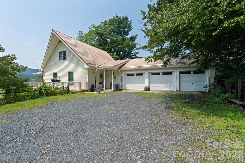 530 West Side Rd, Burnsville, NC 28714