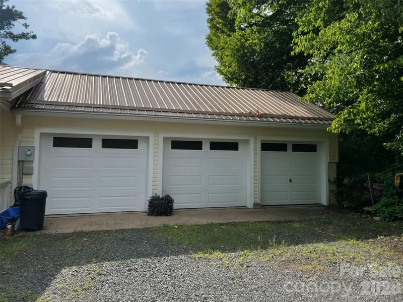 530 West Side Rd, Burnsville, NC 28714