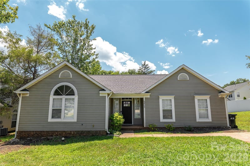 5423 Timbertop Ln, Charlotte, NC 28215