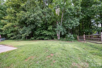 2502 Hemby Woods Dr, Charlotte, NC 28262