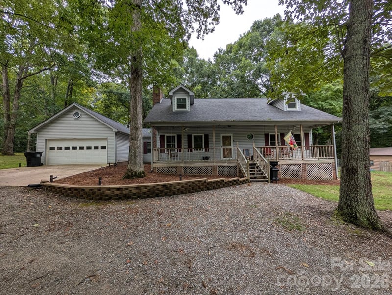 221 Shadowbrook Rd, Mount Holly, NC 28120