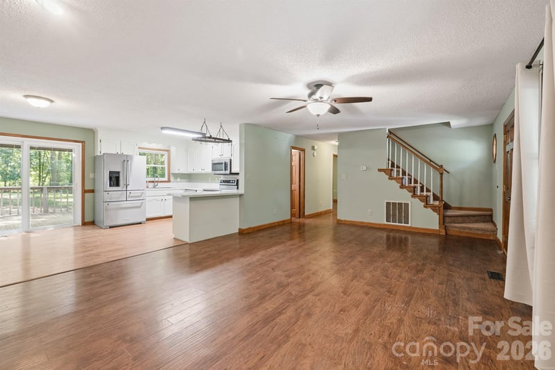 221 Shadowbrook Rd, Mount Holly, NC 28120