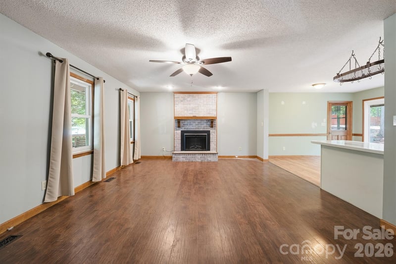 221 Shadowbrook Rd, Mount Holly, NC 28120