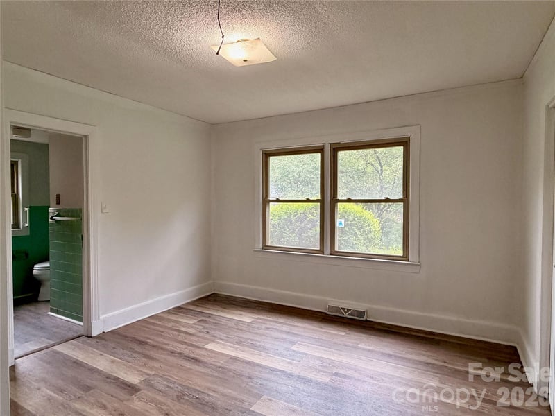 2475 Shelton Ave, Statesville, NC 28677