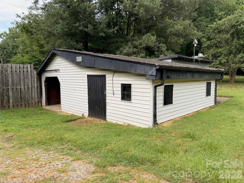 2475 Shelton Ave, Statesville, NC 28677