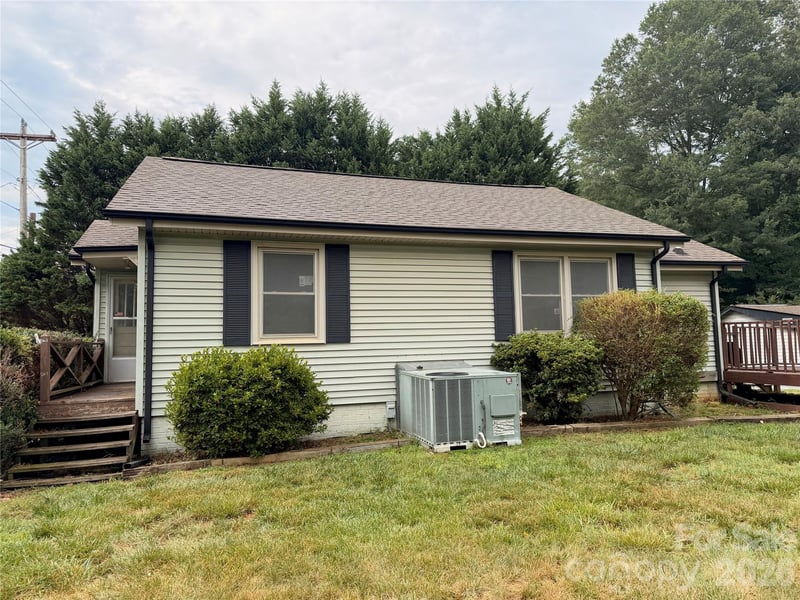 2475 Shelton Ave, Statesville, NC 28677