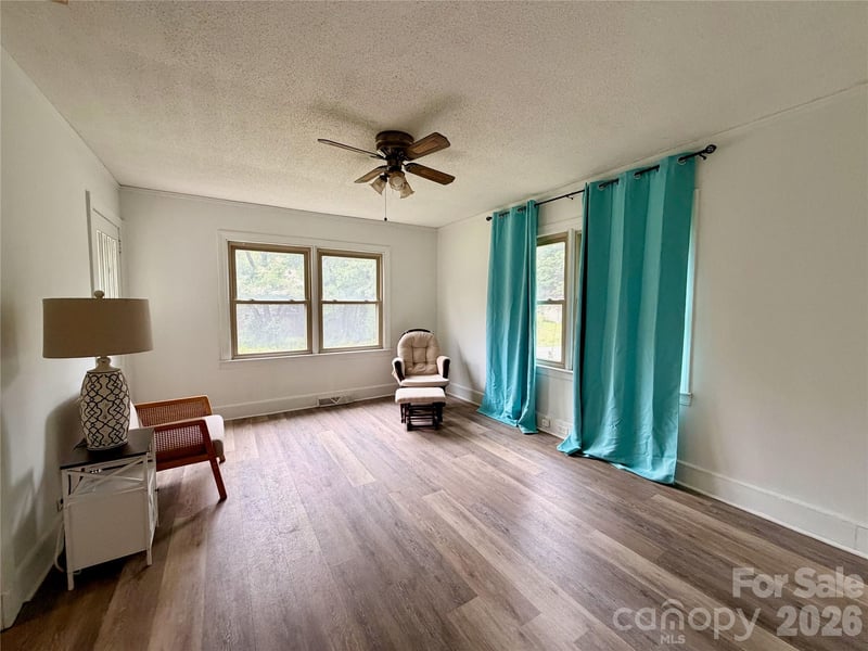 2475 Shelton Ave, Statesville, NC 28677