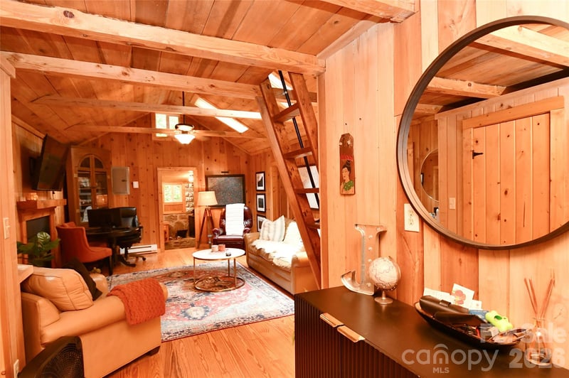 33 Tennis Court Rd, Burnsville, NC 28714