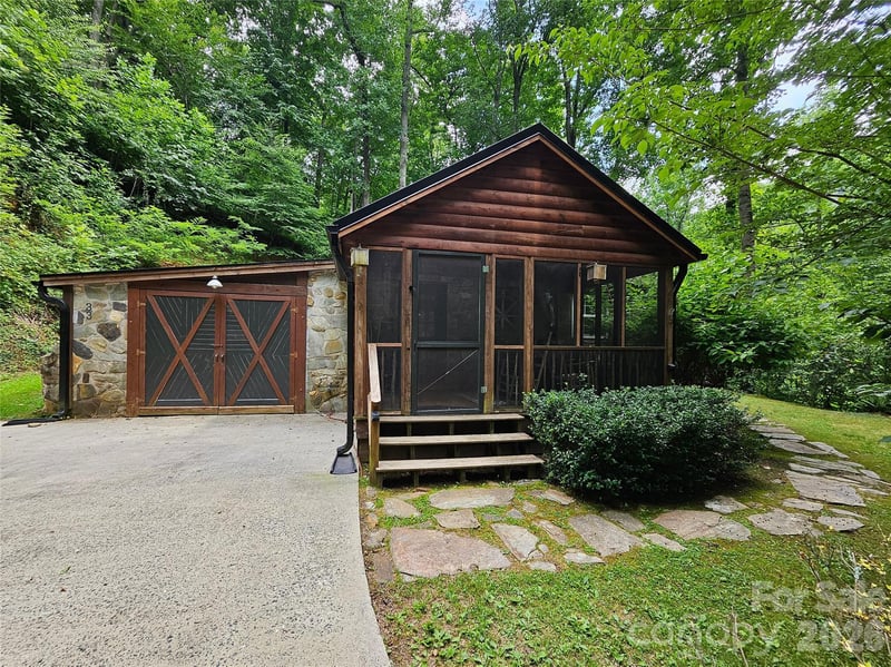 33 Tennis Court Rd, Burnsville, NC 28714