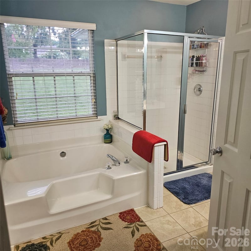 4022 Meadowview Hills Dr, Charlotte, NC 28269