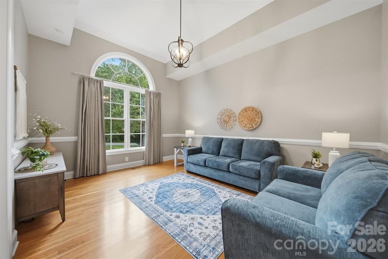 3745 Pinecrest Dr, Hickory, NC 28601