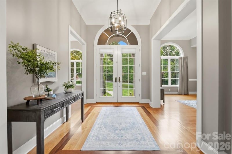 3745 Pinecrest Dr, Hickory, NC 28601