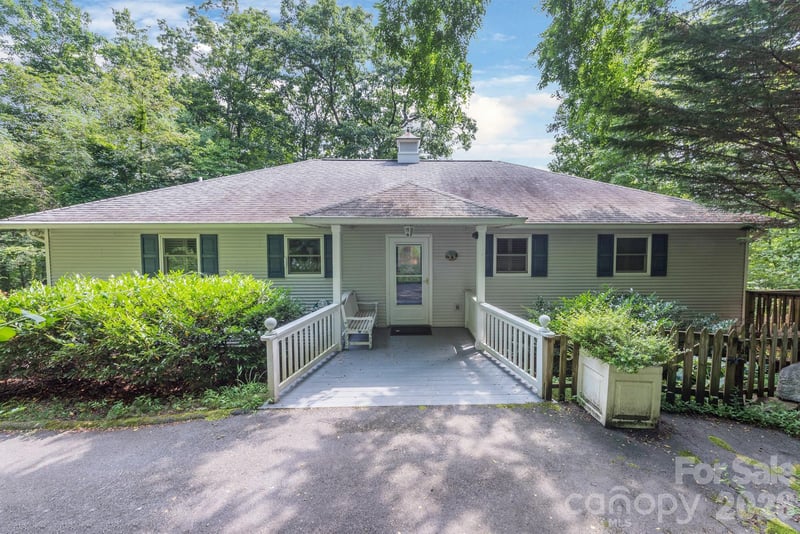 275 Allen Mountain Dr, Black Mountain, NC 28711
