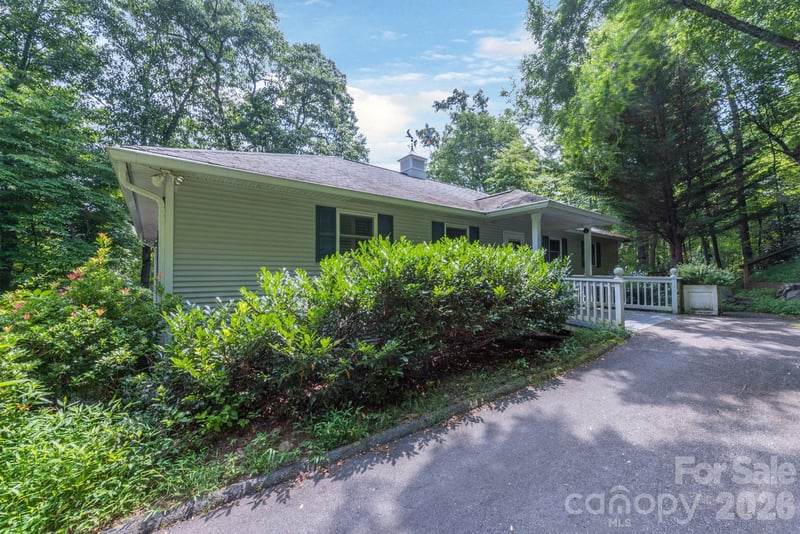 275 Allen Mountain Dr, Black Mountain, NC 28711