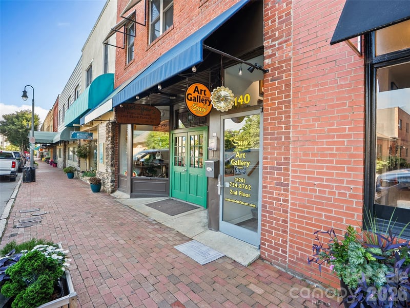 142 Main St, Waynesville, NC 28786