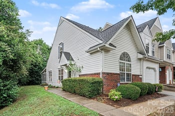 927 Sparrows Nest Ln, Charlotte, NC 28134
