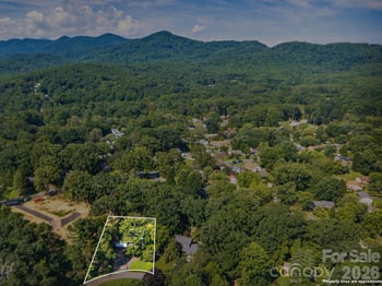 30 S Oaks Cir, Asheville, NC 28806