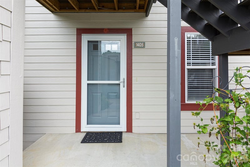 1405 Deermouse Way, Hendersonville, NC 28792
