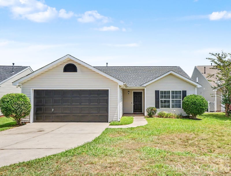 1745 Southwind Dr, Charlotte, NC 28216