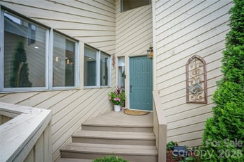 106 Deerlake Dr, Asheville, NC 28803