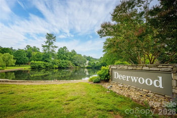 106 Deerlake Dr, Asheville, NC 28803