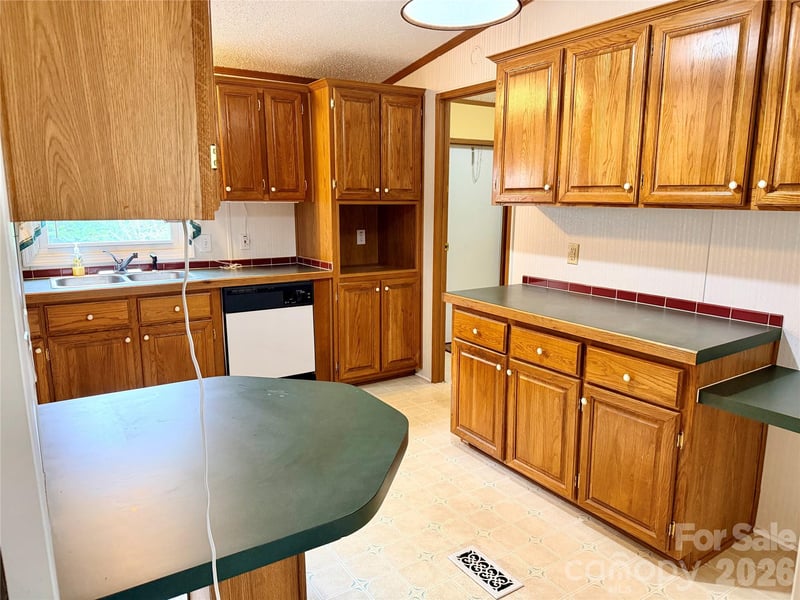 4851 Mounira Ave, Hickory, NC 28602
