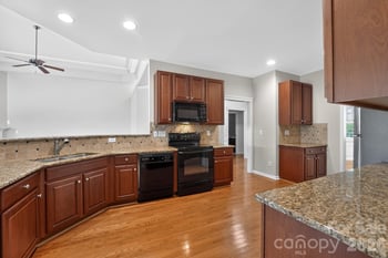 5918 Phyliss Ln, Charlotte, NC 28227