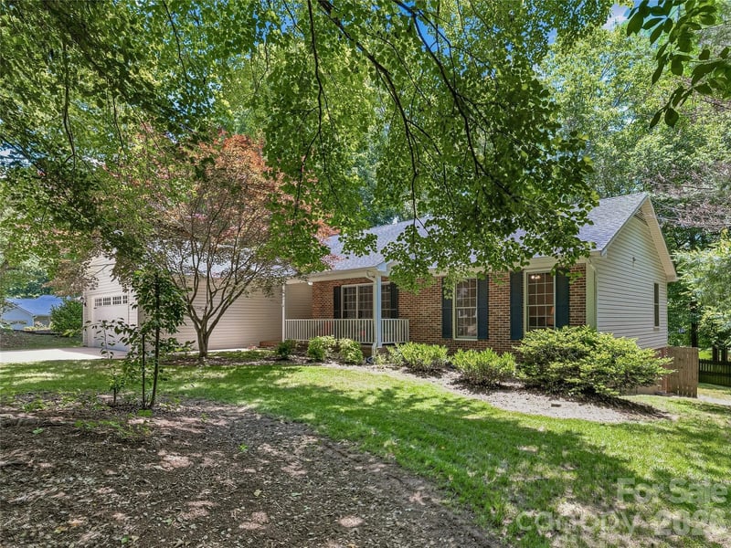 206 Southwood Ct, Fletcher, NC 28732