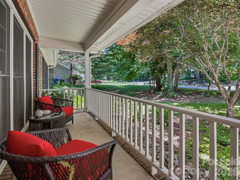 206 Southwood Ct, Fletcher, NC 28732