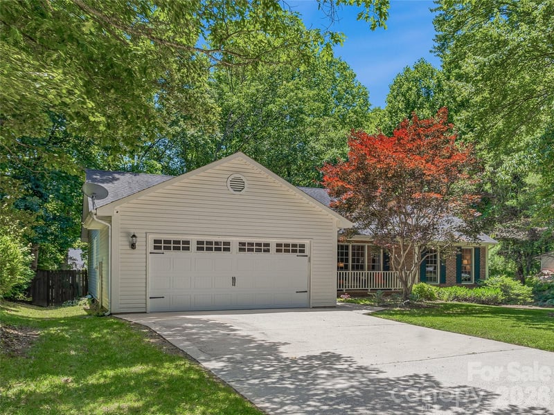 206 Southwood Ct, Fletcher, NC 28732